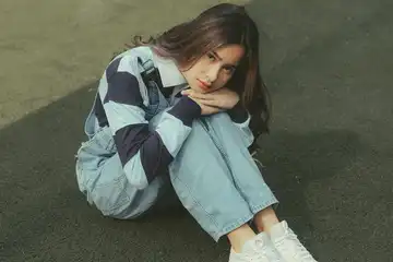Lirik dan Makna Lagu 'Tamu' dari Satine Zaneta - Sonora.id