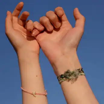 Gelang Persahabatan Swifties adalah Salah Satu dari Lima Aksesoris Viral 2024!