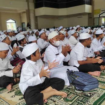 Pesantren Ramadan Sabilal Muhtadin, Diikuti Warga Usia 51 Tahun