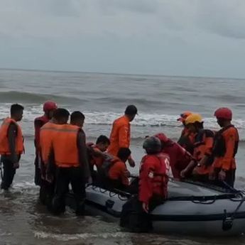 2 Korban Tenggelam di Pantai Anging Mammiri Ditemukan Meninggal Dunia
