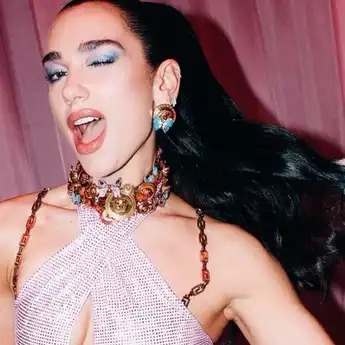 Lirik Lagu End Of an Era - Dua Lipa dengan Terjemahan Indonesia