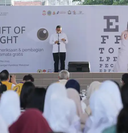 20 Ribu Kacamata Gratis Dibagikan untuk Siswa SD dan SMP di Makassar