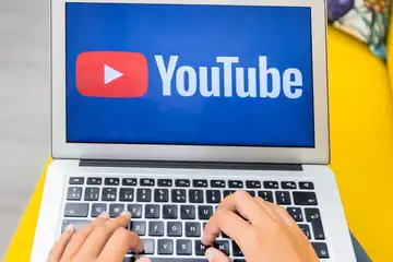 Ilustrasi cara membuat thumbnail Youtube.