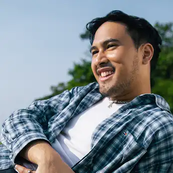 Adrian Khalif Ajak Kita Ikut Tenggelam Saat Melihat Pasangan Kita Yang Menawan