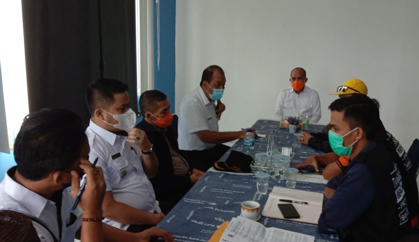 Walikota Pangkalpinang, Maulan Aklil menghadiri pertemuan audiensi dan silahturahmi bersama Pengurus Desa Tangguh Bencana (DESTANA) Kecamatan Gerunggang di Ruang Pertemuan Kantor PDAM Kota Pangkalpinang, Rabu, (06/01/2021).