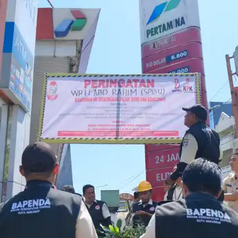 Bapenda Makassar Buat Malu Penunggak Pajak Miliaran Rupiah, Pasangi Spanduk di SPBU dan Hotel