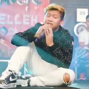 Arti Lirik Lagu 'Ojo Dibandingke' - Denny Caknan Feat Abah Lala