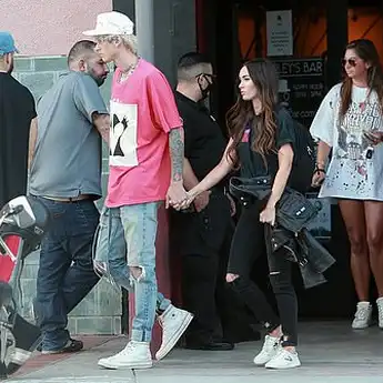 Tertangkap Kamera Jalan Berduaan, Machine Gun Kelly Resmi Pacaran Dengan Megan Fox?