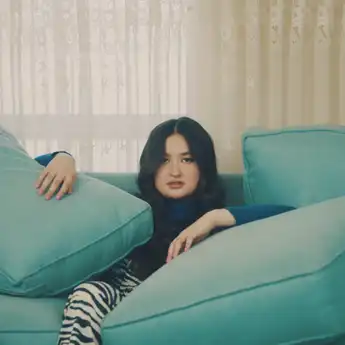 Lirik Lagu dan Chord Gitar 'Touch' Milik Stephanie Poetri    