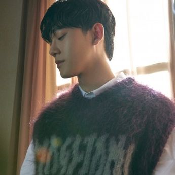Lirik Lagu 'Hello' - Chen EXO dengan Terjemahan Bahasa Indonesia