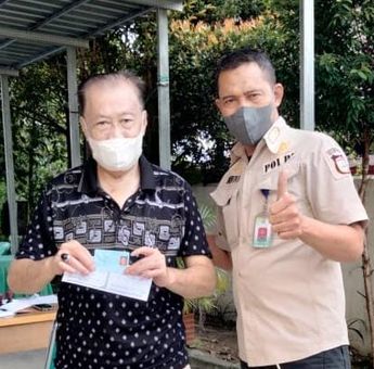 Satpol PP Makassar Sukses Ajak 773 Lansia Ikut Vaksin Covid-19