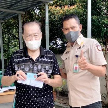 Satpol PP Makassar Sukses Ajak 773 Lansia Ikut Vaksin Covid-19