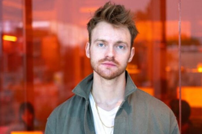 Lirik Lagu 'Can't Wait To Be Dead' - FINNEAS, dengan ...