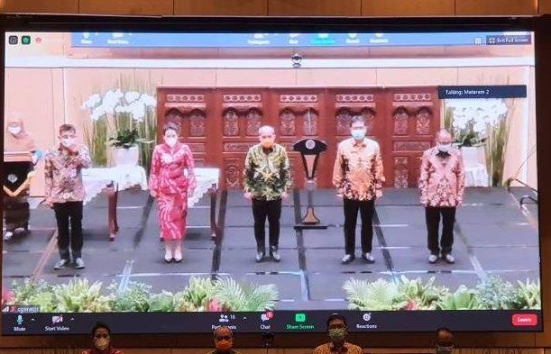 Wali Kota Pangkalpinang Maulan Aklil (Molen) mendapat penghargaan dari Mentri Perhubungan (Menhub) RI, sebagai apresiasi atas dukungan Pemerintah Kota Pangkalpinang terhadap pelaksanaan Kerja sama Pemerintah dengan Badan Usaha (KPBU) dalam penyediaan infrastruktur sektor transportasi. 