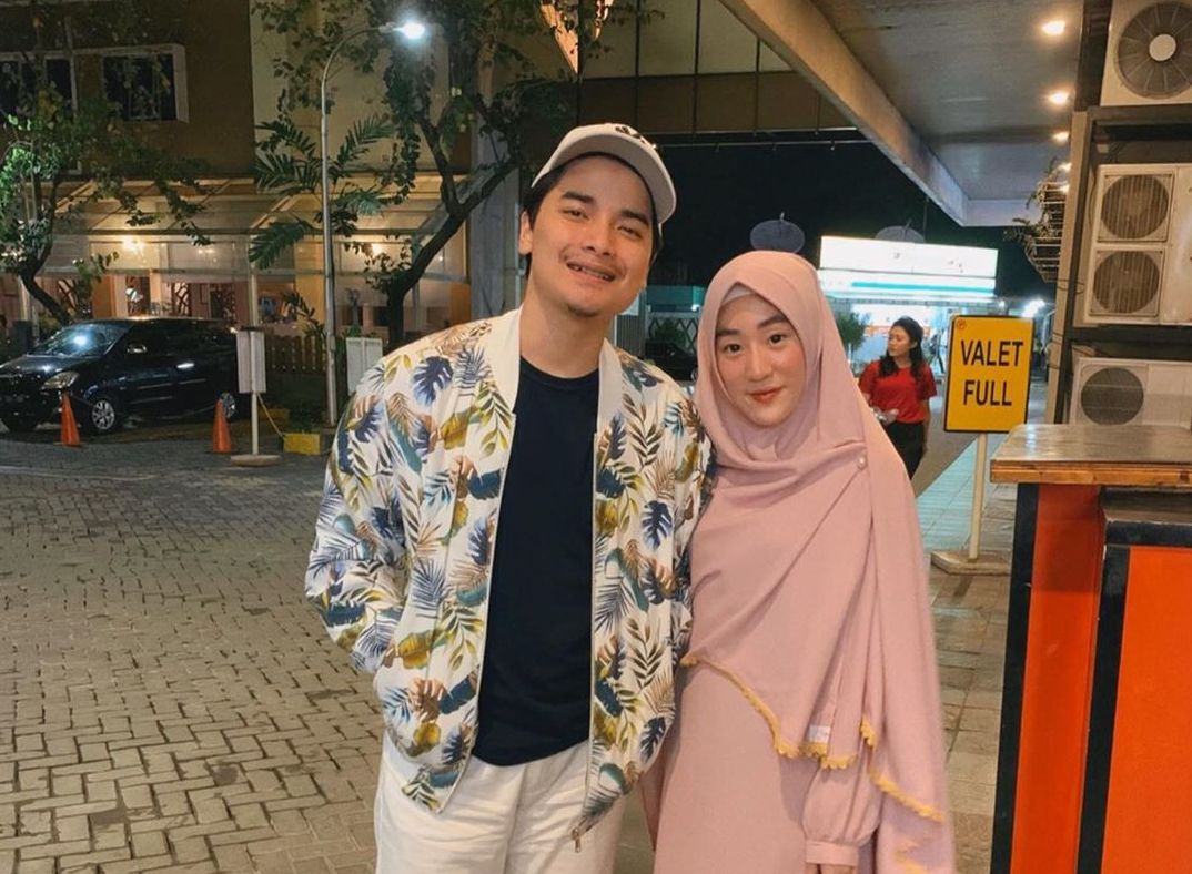 Dikabarkan Cerai, Ini Kisah Cinta Alvin Faiz yang Menikahi Larissa Chou di  usia 17 Tahun - Sonora.id