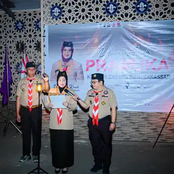 Usai Terima Lencana Melati, Fatmawati Rusdi Pimpin Ulang Janji Pramuka di Makassar