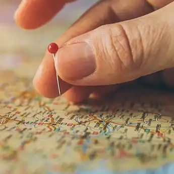 Perbedaan Garis Lintang dan Garis Bujur dalam Ilmu Geografi 