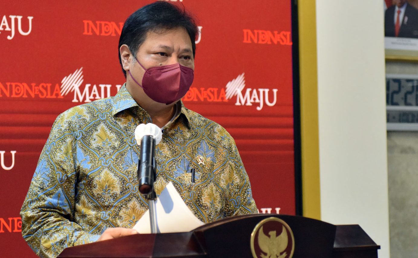 Menko Perekonomian Airlangga Hartarto memberikan keterangan pers usai Ratas, Senin (11/01/2021) siang.