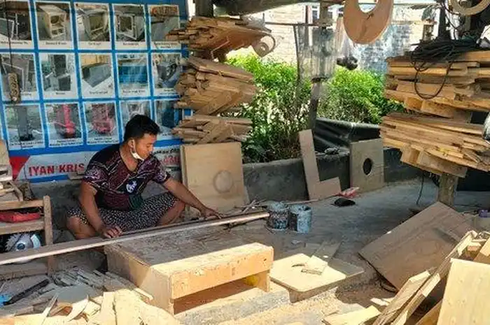 Kisah Iyan Kris, Pengusaha Muda asal Boyolali yang Rubah Triplek Bekas ...