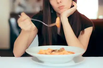 Ilustrasi orang makan