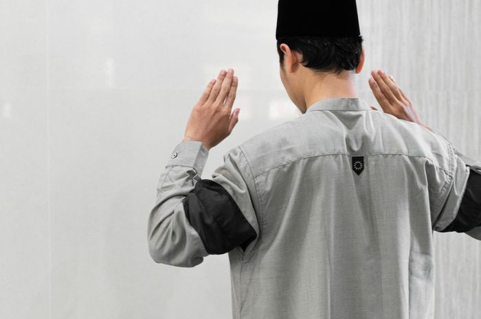 Bacaan Takbiratul Ihram Beserta Tata Caranya Dalam Sholat Sonora Id