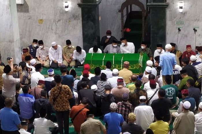 Bacaan Tahlil Lengkap: Arab, Latin Dan Artinya Beserta Doa Arwah ...