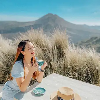 8 Rekomendasi Tempat Wisata Kuliner dengan Sensasi Pemandangan yang Menarik